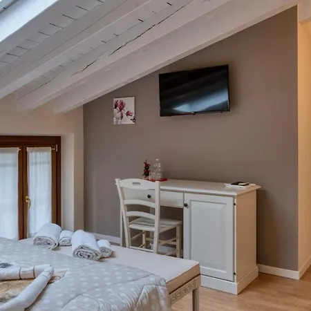 Cascina Volta Nocleg ze śniadaniem 3*